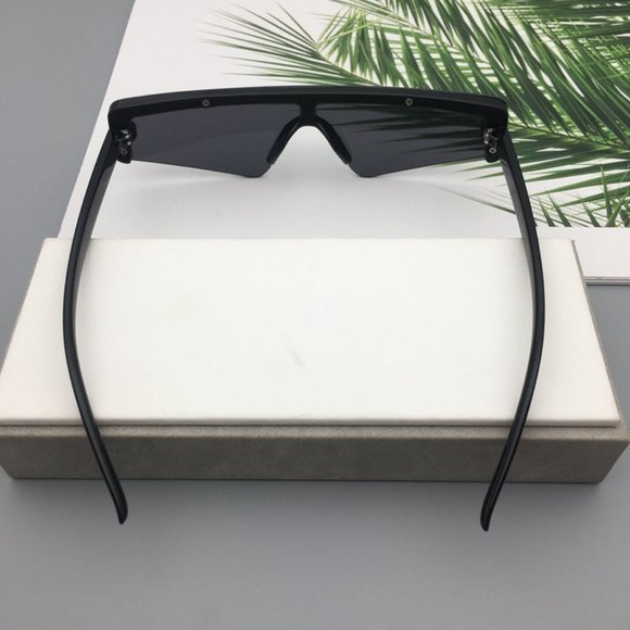 Fashion Sunglasses for Women and Men - Picture 4 of 6